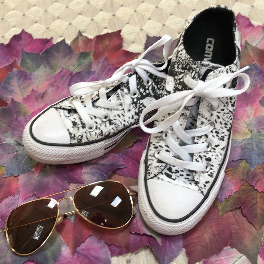CONVERSE CHUCK TAYLOR ALL STAR SNEAKERS - Picture 2 of 16